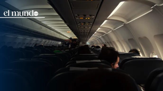 ¿Viajar de día o de noche? Descubre cuándo es más seguro volar en avión