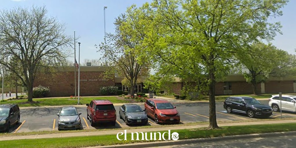 Relative Tackles Armed Child, Prevents Shooting at Illinois Elementary School