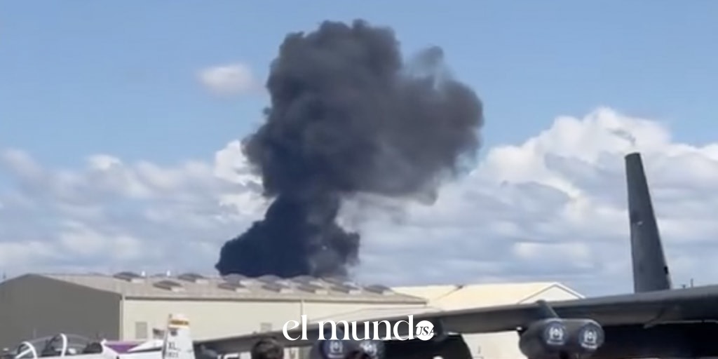 Four Navy Aviators Eject Safely After Two Fighter Jets Collide Midair at Idaho Air Show