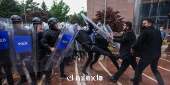 Turkish Police Use Tear Gas and Rubber Bullets to Storm Opposition Party Headquarters