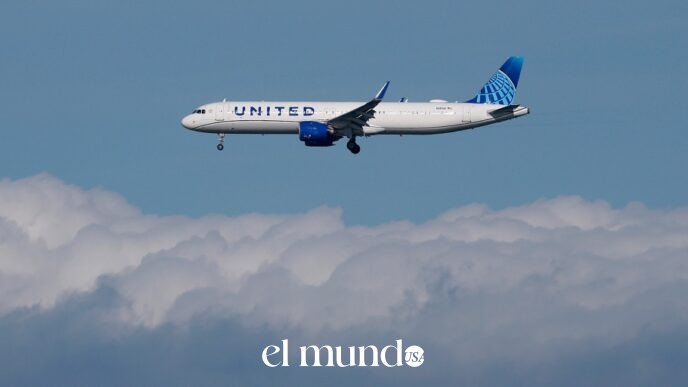 United Airlines Flight to Guatemala Diverted After Passenger Allegedly Attempts to Open Door at Cruising Altitude