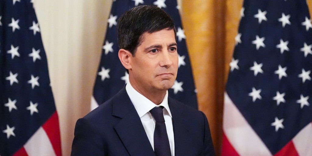 Fed Keeps Interest Rates Unchanged as New Chairman Warsh Faces Inflation Surge