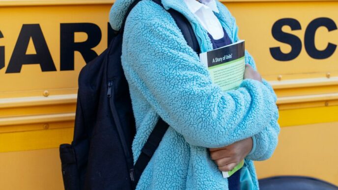 Elizabeth Banks to Star as Ms. Frizzle in Live-Action Magic School Bus Film
