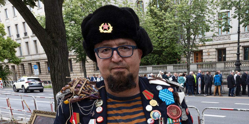 Russian Artist Who Painted Unflattering Putin Portraits Shot Dead Near His Home in Poland
